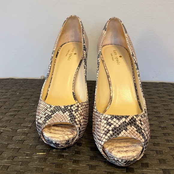 Kate Spade snakeskin womens size 91/2 peep toe heel. Great condition. - Picture 2 of 6